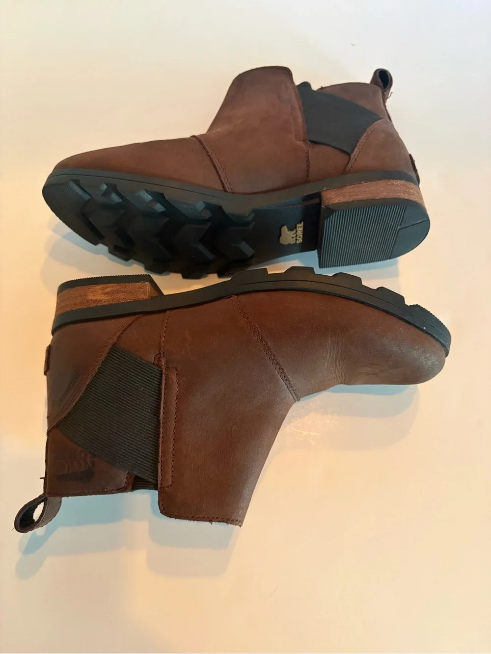 Women’s Sorel Emelie Brown Chelsea Boots size 6 Classic Slip-On Boot, waterproof
